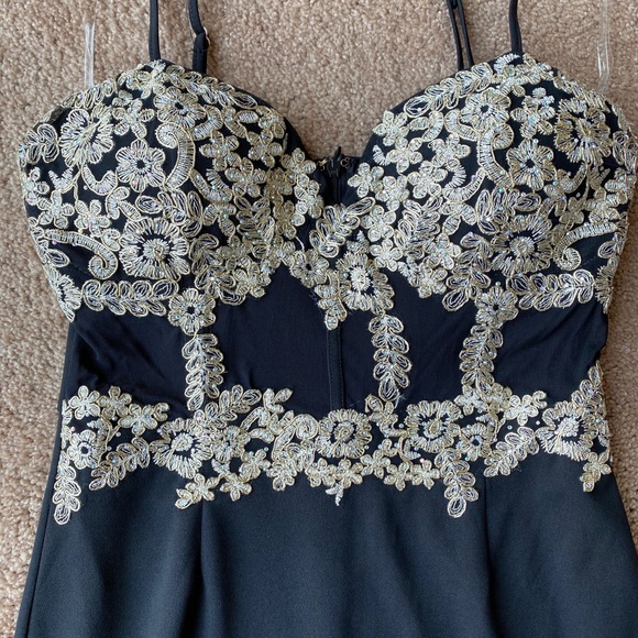 Dress - Picture 4 of 5